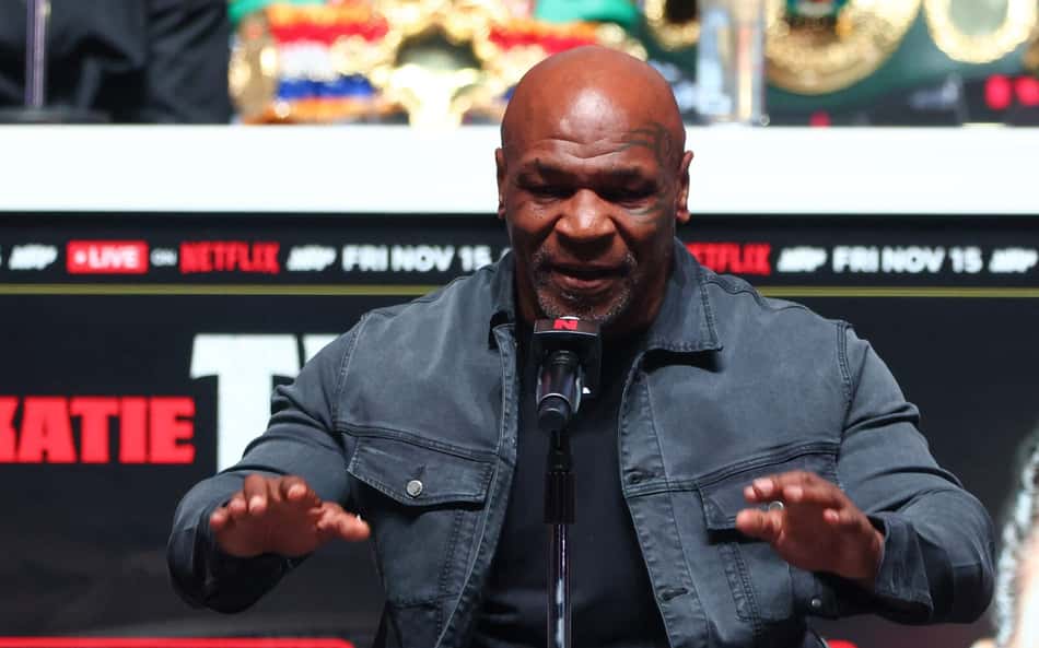 Com bunda de fora, Mike Tyson projeta 'vitória violenta' contra Jake Paul