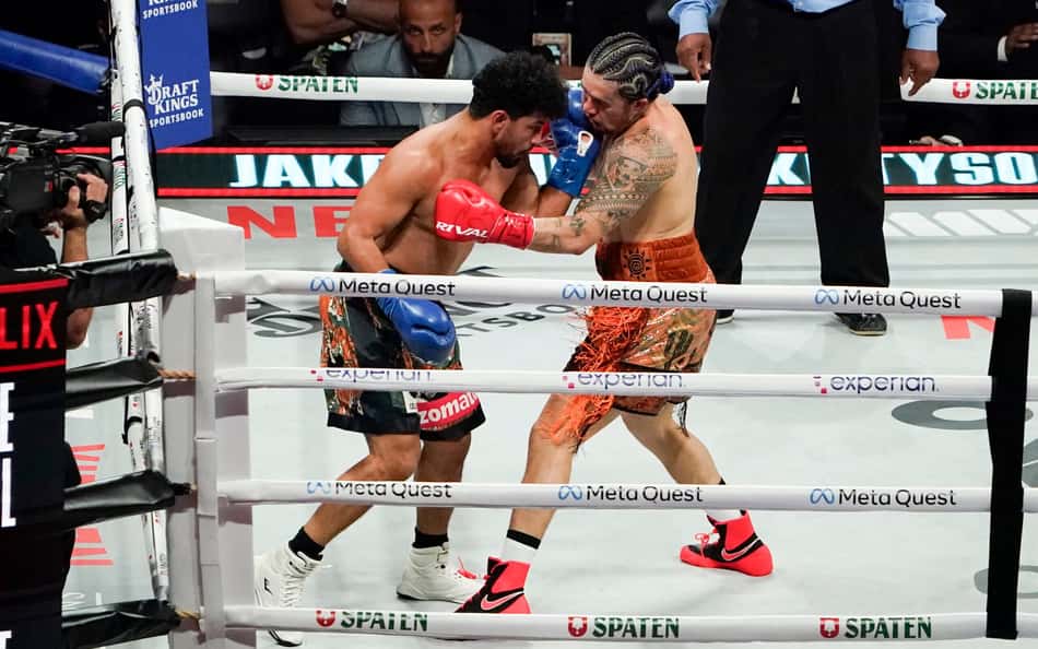 Na estreia como profissional, Whindersson Nunes perde para Neeraj Goyat