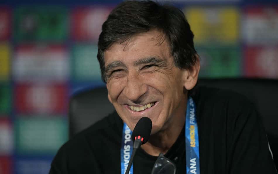 Técnico do Racing relembra conquista sobre o Cruzeiro com jogador