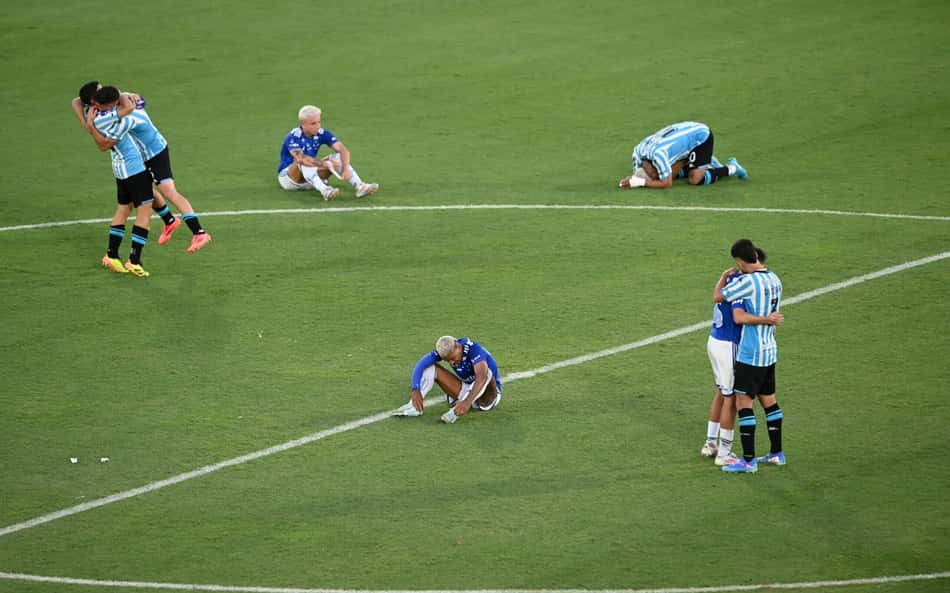 AFP__20241123__36N73XQ__v2__HighRes__TopshotFblSudamericanaRacingCruzeiro-scaled-aspect-ratio-512-320