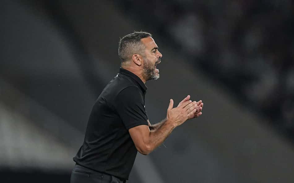 Artur Jorge pede para Botafogo 'desfrutar' o momento contra o Palmeiras