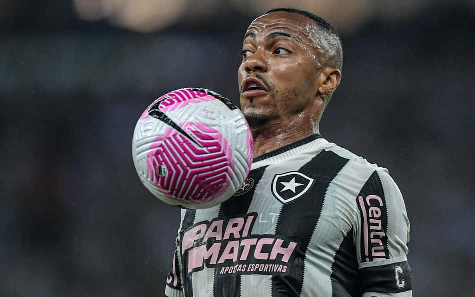 Marlon Freitas, do Botafogo, se emociona ao relembrar perda do pai: 'Não estaria aqui'