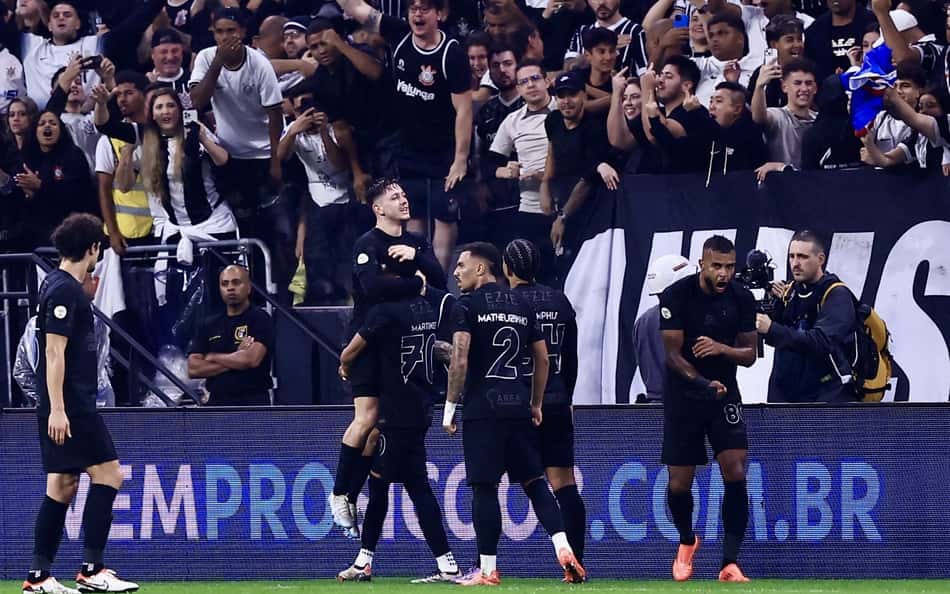 Com direito a 'olé', Corinthians faz 2 a 0 no Palmeiras e se afasta do Z4