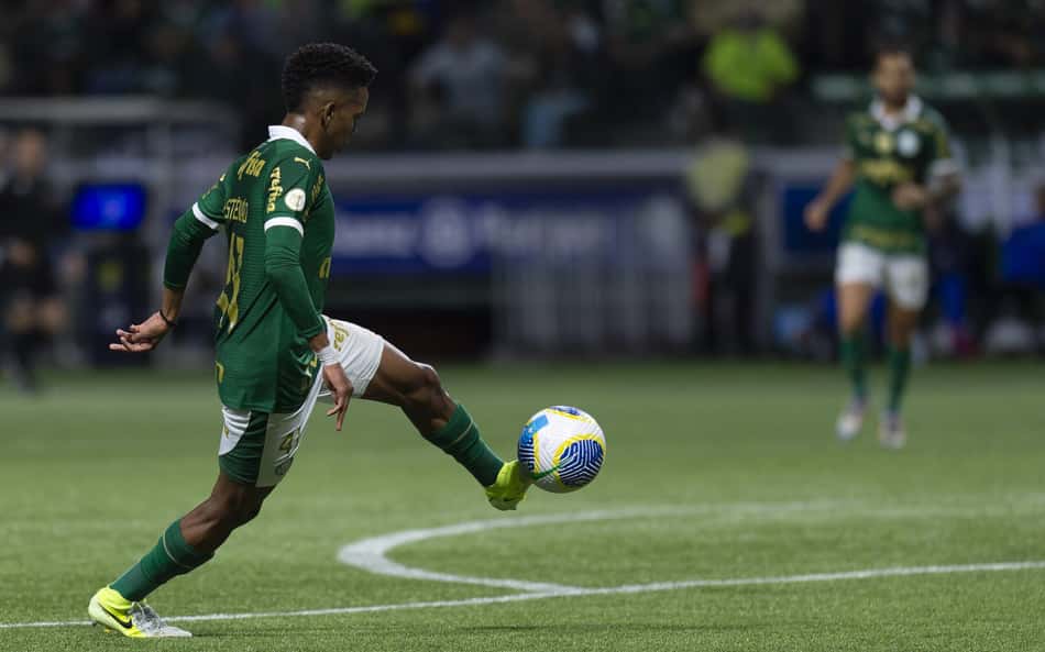 Estêvão aposta em arrancada após assumir artilharia do Brasileirão: 'Até o fim'