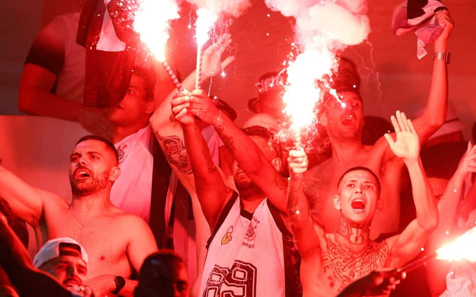 Torcida do Corinthians defende Augusto Melo após virada contra o Criciúma: 'Não vai ter golpe'