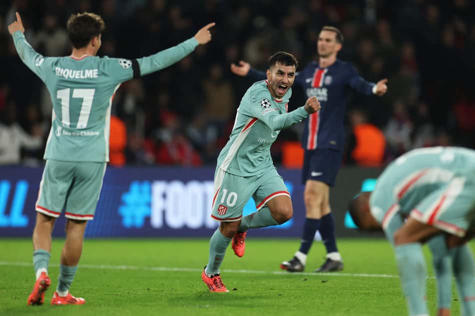 Ángel Correa comemora o gol da vitória do Atlético de Madrid sobre o PSG pela Champions League