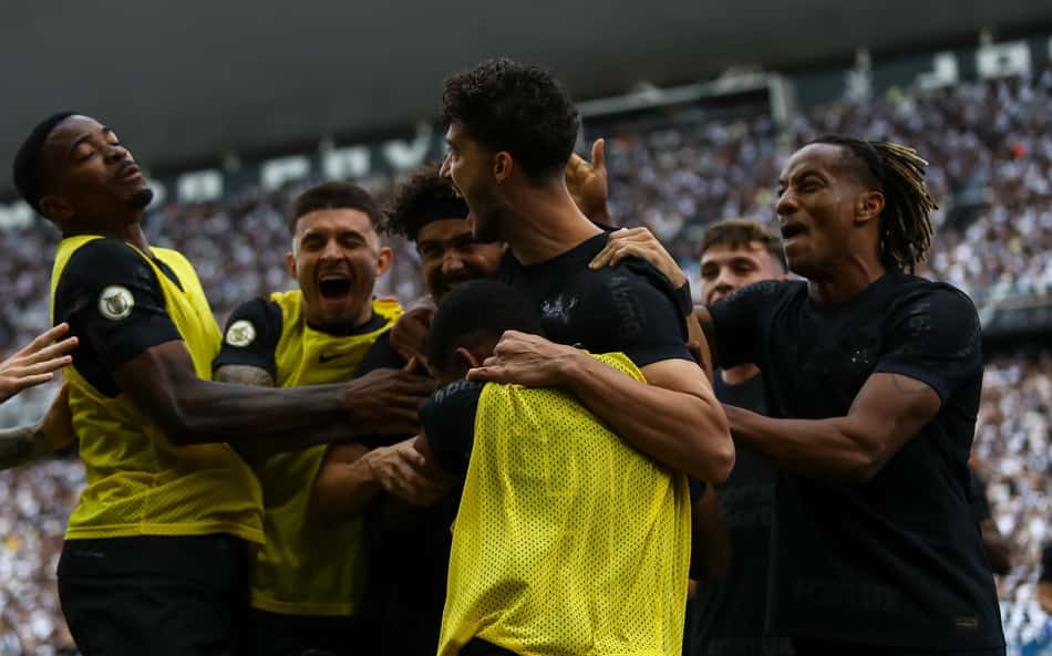 Torcida vai à loucura com início avassalador do Corinthians contra o Vasco