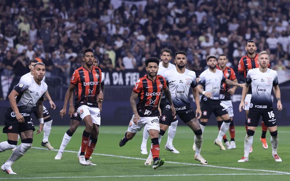 Vitória x Corinthians: onde assistir, horário e escalações do jogo pelo Brasileirão
