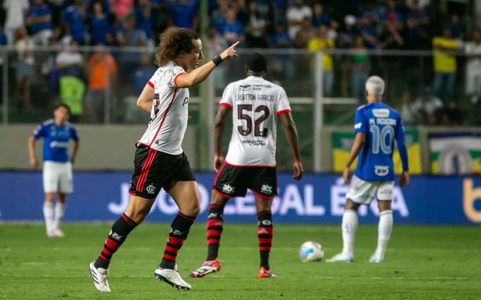 'Truque' de David Luiz e palavrão de Diniz: dublador dá detalhes de gol do Flamengo