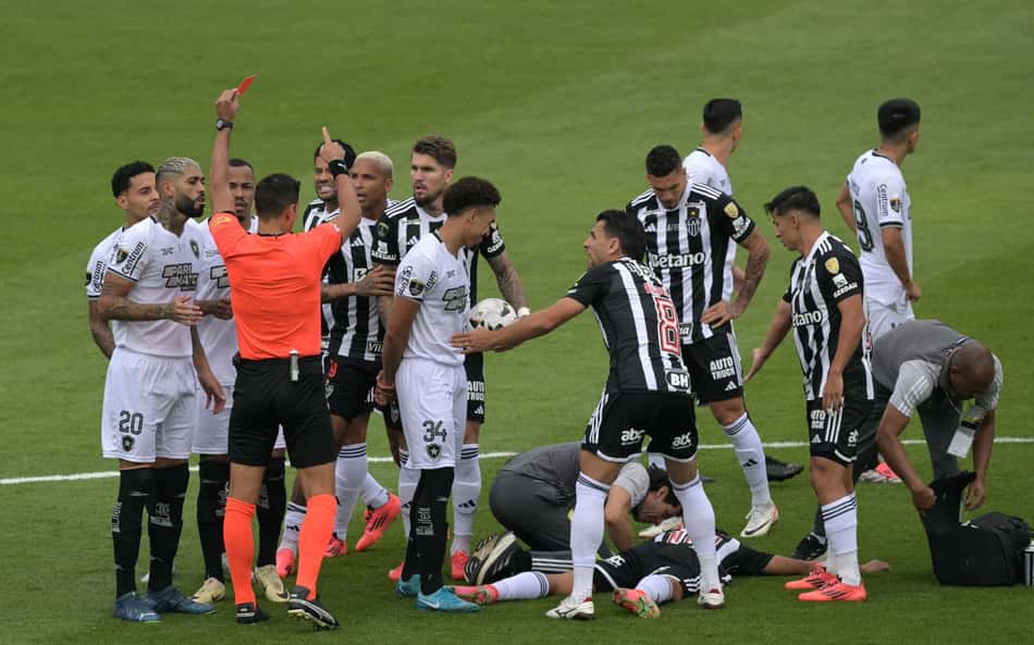 Gregore explica expulsão na final da Libertadores: 'Fiquei desesperado'