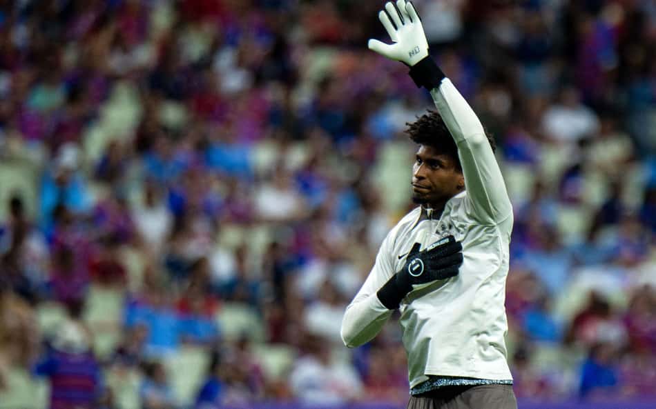 Hugo-Souza-aquecimento-Fortaleza-Corinthians-scaled-aspect-ratio-512-320