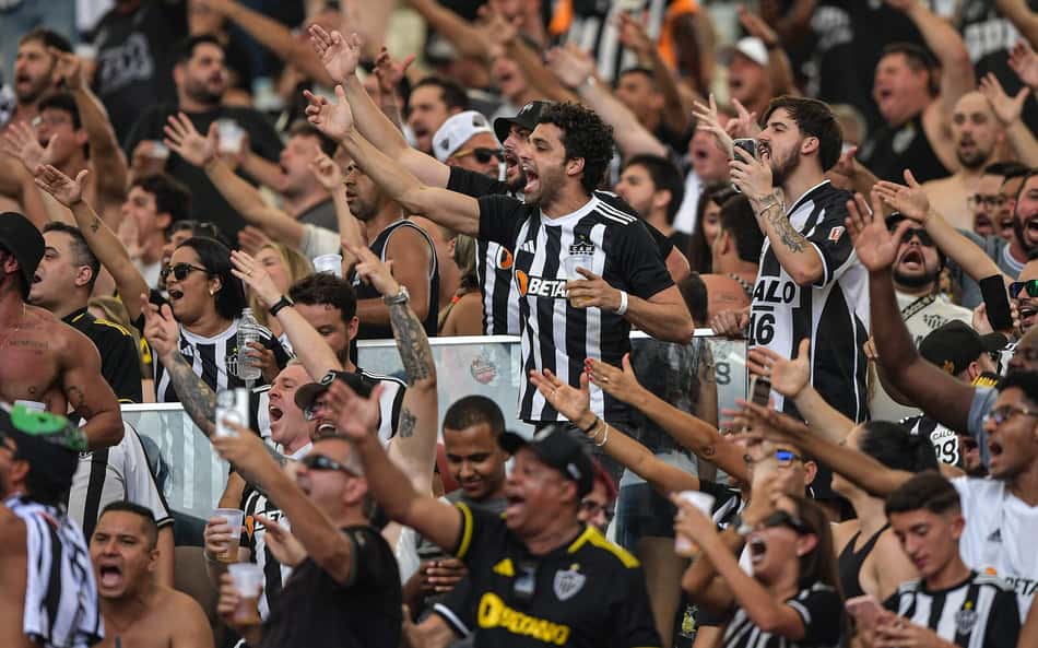 Internautas apontam culpado do Atlético-MG no gol do Flamengo: 'Patético'