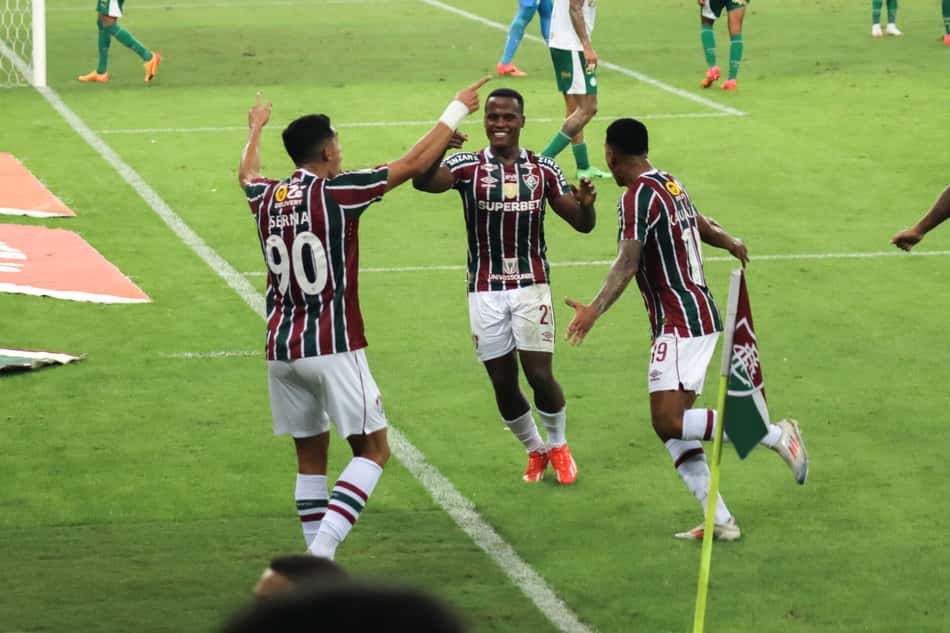 Jogadores do Fluminense comemoram gol marcado contra o Palmeiras, no último jogo do 1º turno