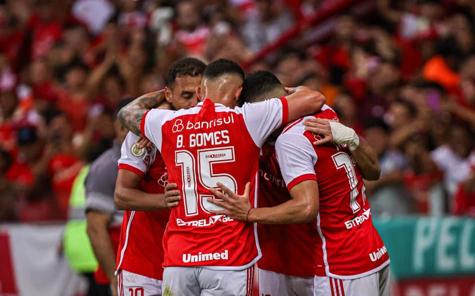 Internacional vence, entra no G4 e complica Fluminense no Brasileirão