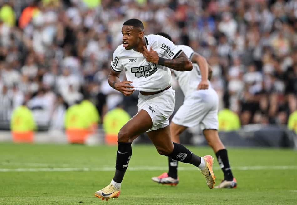 Junior Santos comemora seu gol marcado na final da Libertadores pelo Botafogo contra Atlético-MG