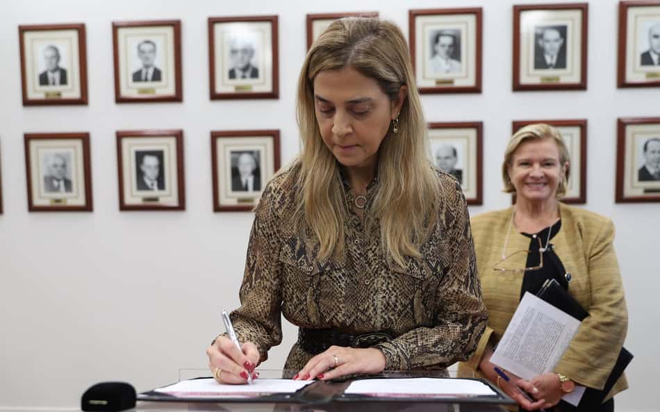 Palmeiras assina 'Pacto Ninguém Se Cala', iniciativa de combate à violência contra mulher