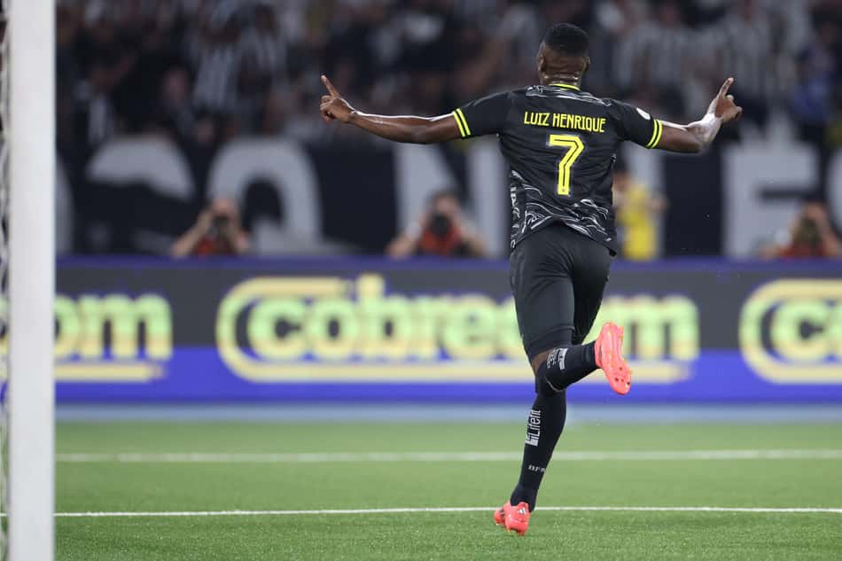 Luiz Henrique comemora gol marcado no clássico entre Botafogo e Vasco