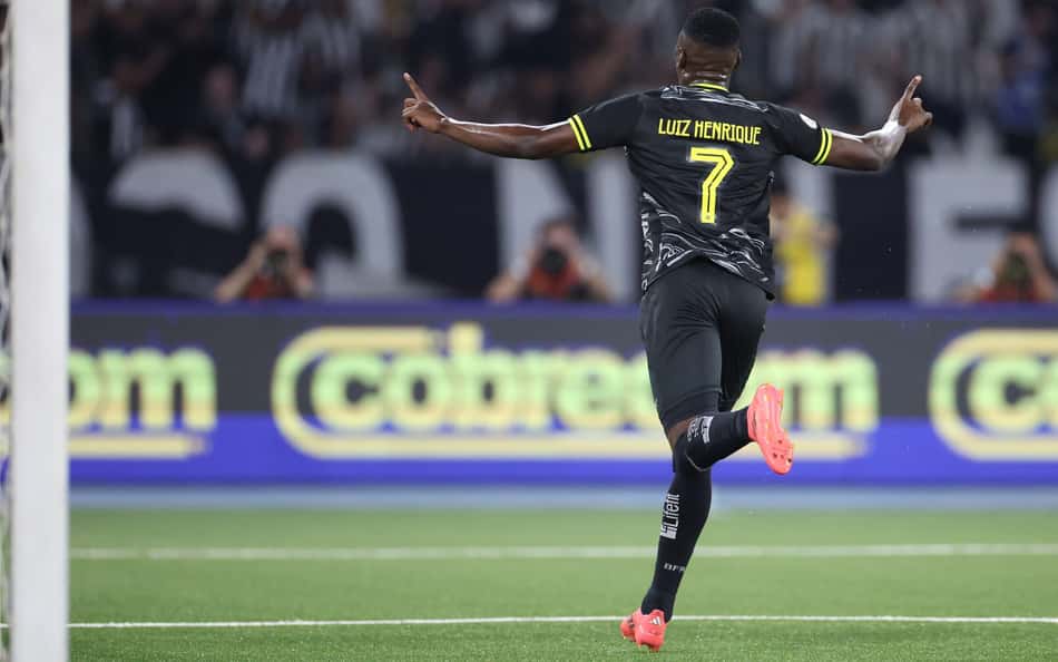 Luiz-Henrique-comemora-gol-marcado-no-classico-entre-Botafogo-e-Vasco-scaled-aspect-ratio-512-320