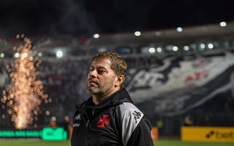 Torcida do Vasco surta com possível novidade na escalação: 'Inaceitável'