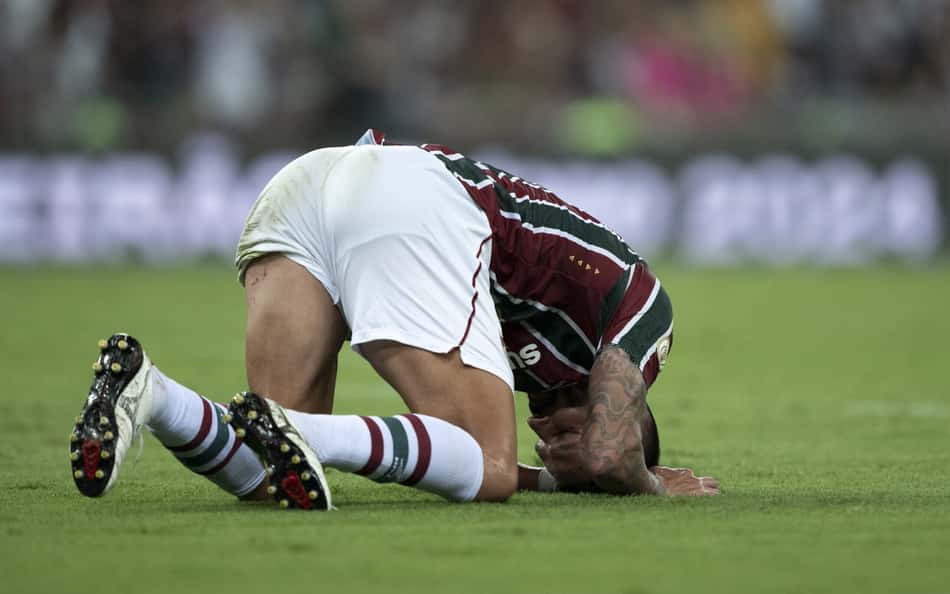 Vaias, impaciência e atletas 'escondidos'… Fluminense vive noite dramática no Maracanã