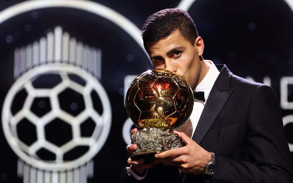 Web liga ruína do Manchester City a duelo Rodri x Vini: 'Pagando o preço'