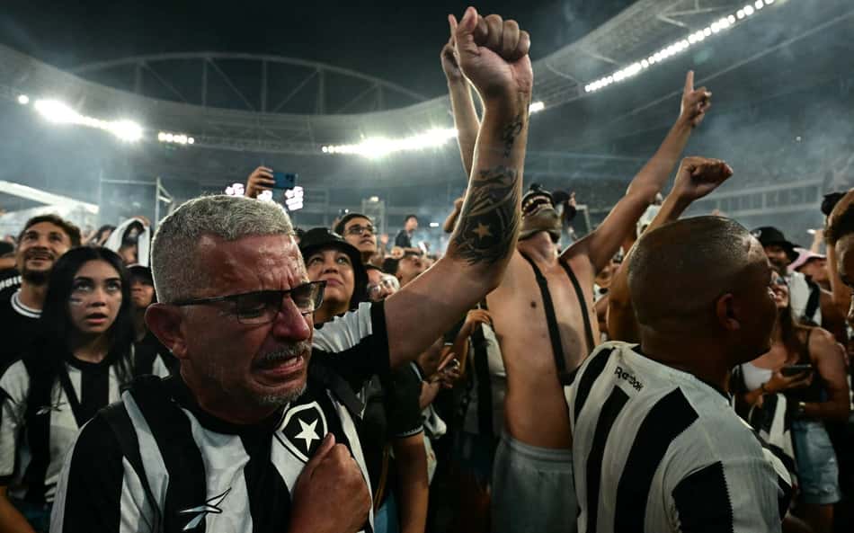 Tensão, euforia e emoção se misturam entre torcedores do Botafogo no Nilton Santos