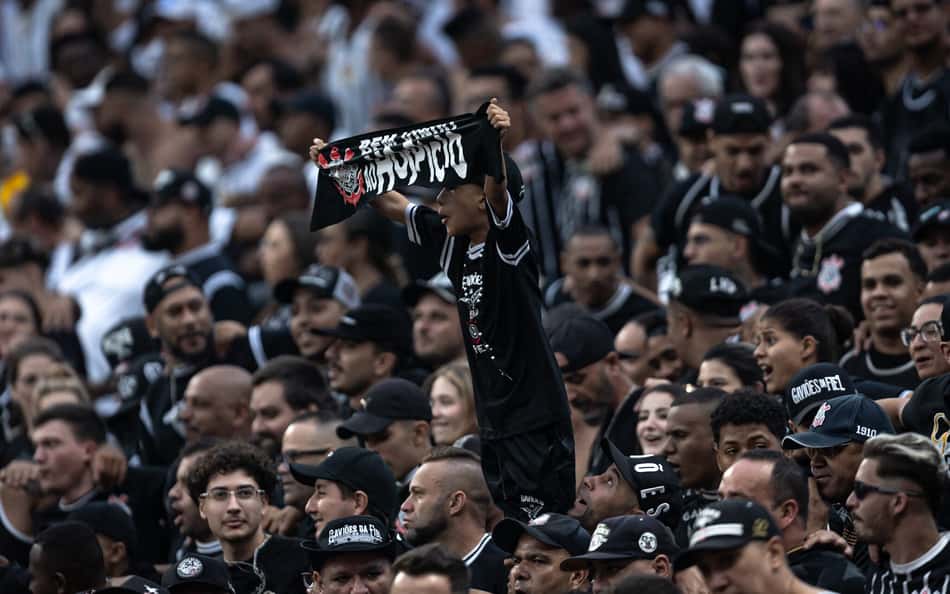 Torcida-do-Corinthians-aspect-ratio-512-320