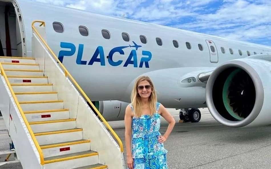 Leila Pereira posta foto ao lado de avião e brinca: 'Prioridade é o elenco do Palmeiras'