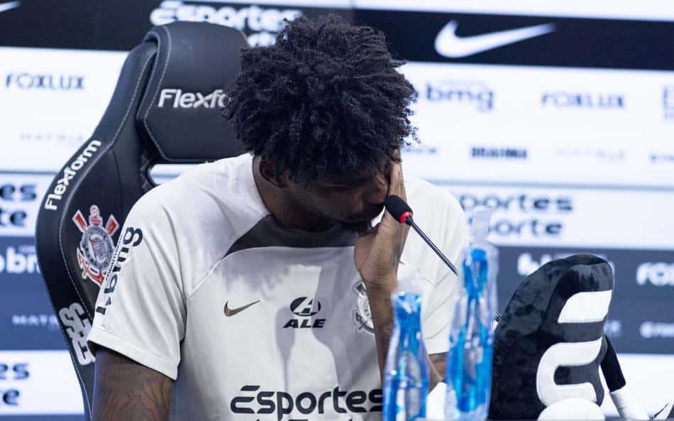 Hugo Souza se emociona: 'Vi o Corinthians como a oportunidade da minha vida'