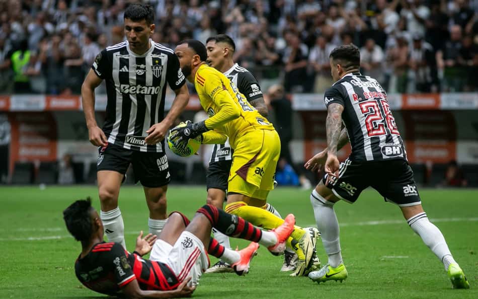 Atlético-MG x Flamengo: final é paralisada após confusão envolvendo jogadores e torcedores