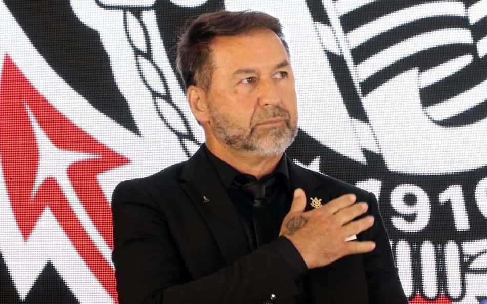 Augusto Melo se pronuncia sobre convocação no Corinthians para votar impeachment: 'Golpe'