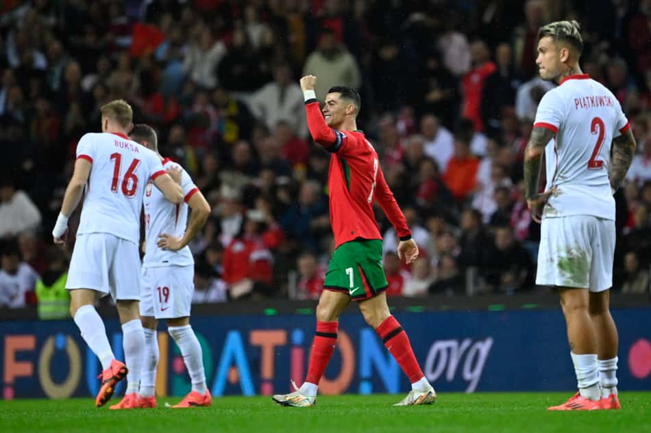 Cristiano Ronaldo em ação por Portugal (Foto: Miguel Riopa/AFP)