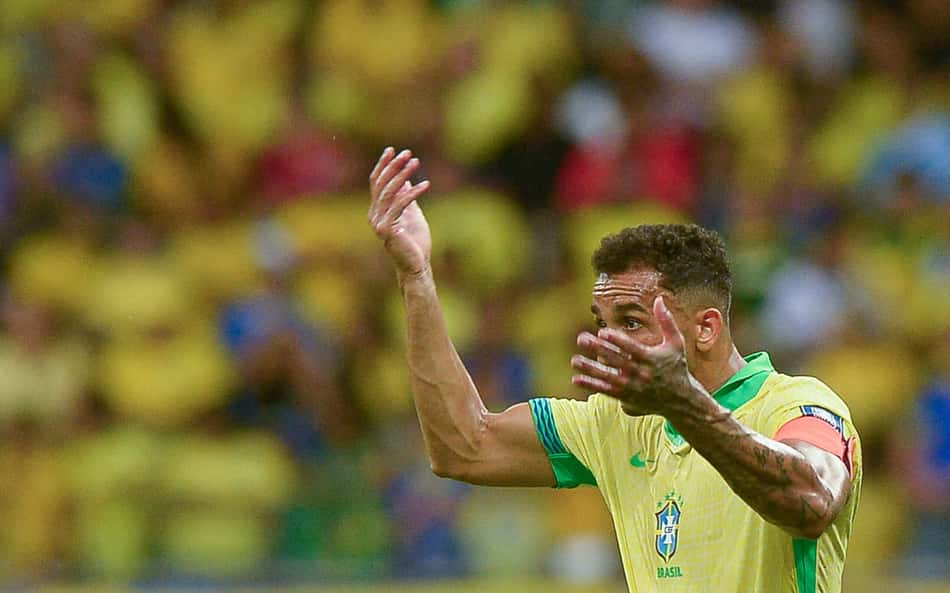 Torcedores do Vasco pedem Danilo para 2025; veja enquete