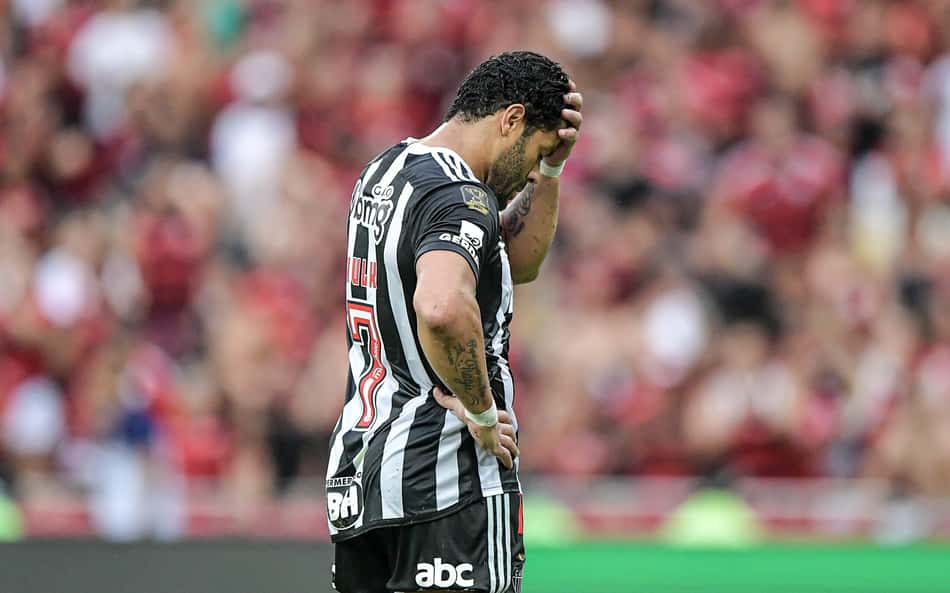 Flamengo x Atlético-MG: ex-árbitra analisa possível pênalti em Hulk
