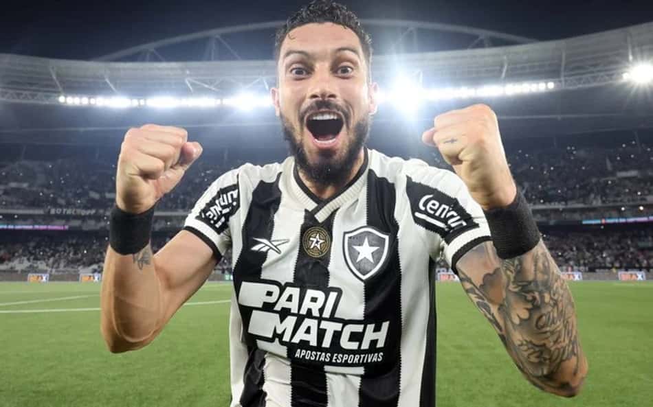 Alex Telles comenta semana decisiva do Botafogo: 'Mais importante da minha carreira'