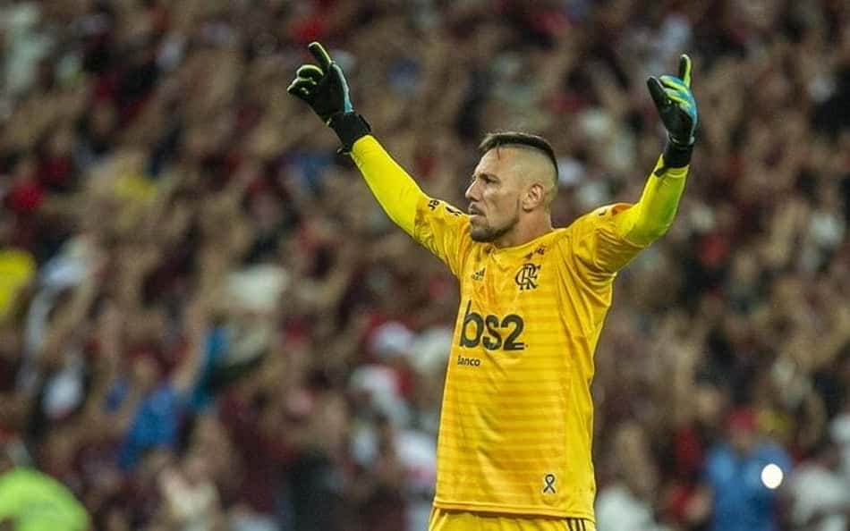 Diego Alves escreve carta à torcida do Flamengo: 'Poucos entram para história'