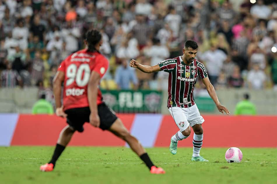 Depois da vitória no primeiro turno, o Fluminense terá que vencer o Furacão novamente para descolar da zona de rebaixamento; confira as informações do jogo de hoje (Foto: Thiago Ribeiro/AGIF)