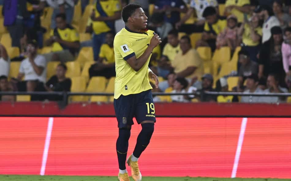 Plata, do Flamengo, 'repete dose' em gol pelo Equador e vive dias de glória