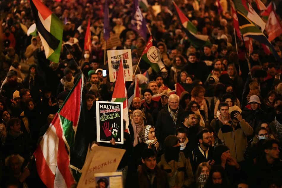 Protestos pró-Palestina marcaram as vésperas do duelo entre França e Israel pela Nations League (Foto: Dimitar Dilkoff/AFP)