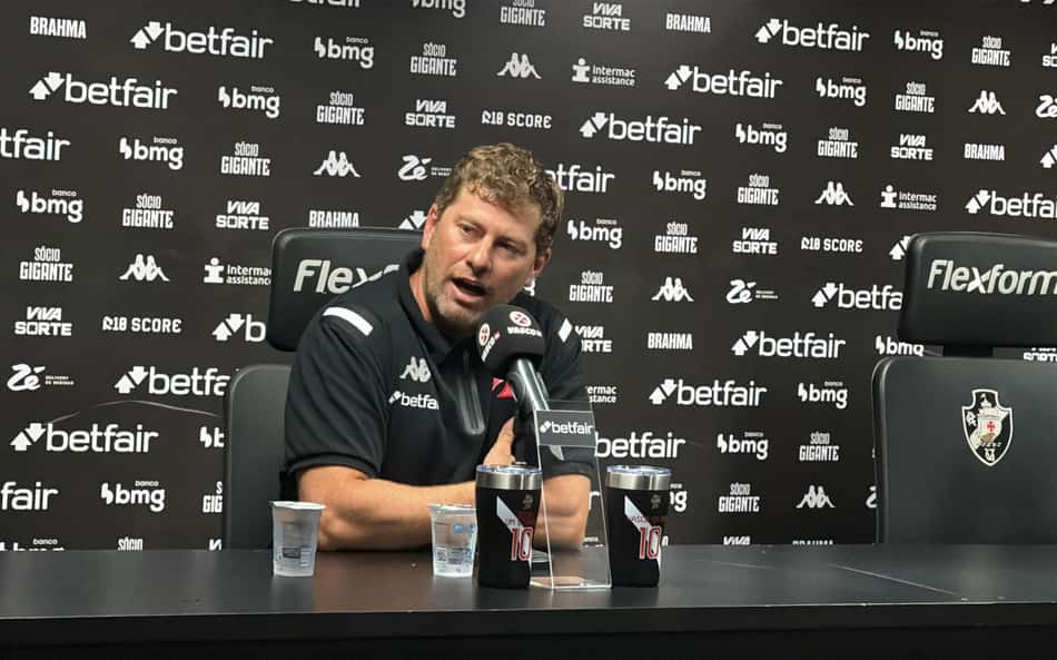 Rafael Paiva cobra torcedores: 'Não vejo torcida vaiar mais jogador que a do Vasco'