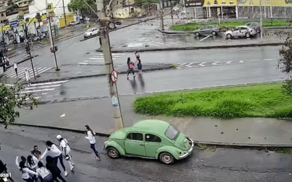 Torcedora do Atlético-MG é agredida e roubada por integrantes de organizada do Cruzeiro