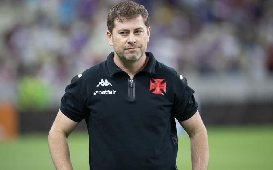 Rafael Paiva admite possibilidade de fazer mudanças no Vasco: 'É o momento'
