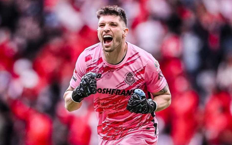 À espera do mata-mata no México, Tiago Volpi projeta 'fim de ano perfeito' no Toluca