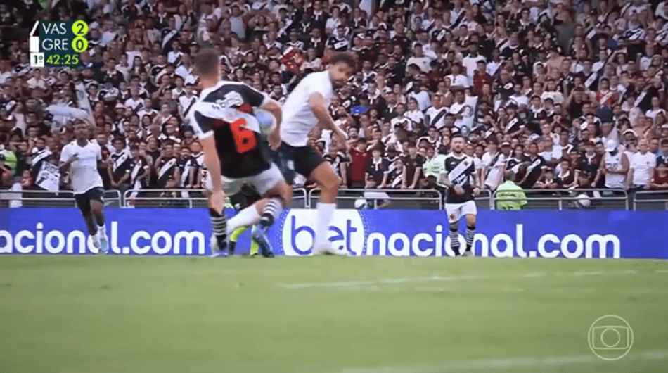 2 – Vasco 2 x 1 Grêmio pênalti não marcado a favor do Grêmio