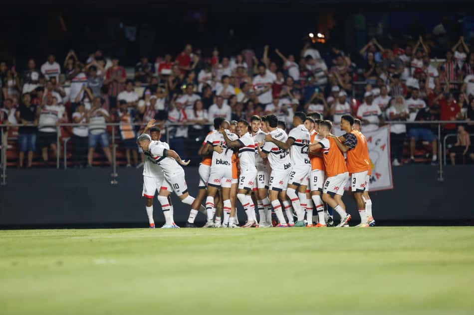 Elenco do São Paulo em jogo no MorumBis pelo Brasileirão