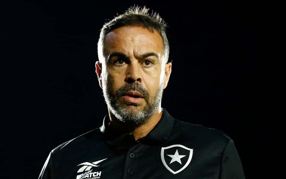 Marlon Freitas desconversa sobre Artur Jorge no Botafogo: 'Espero que fique'