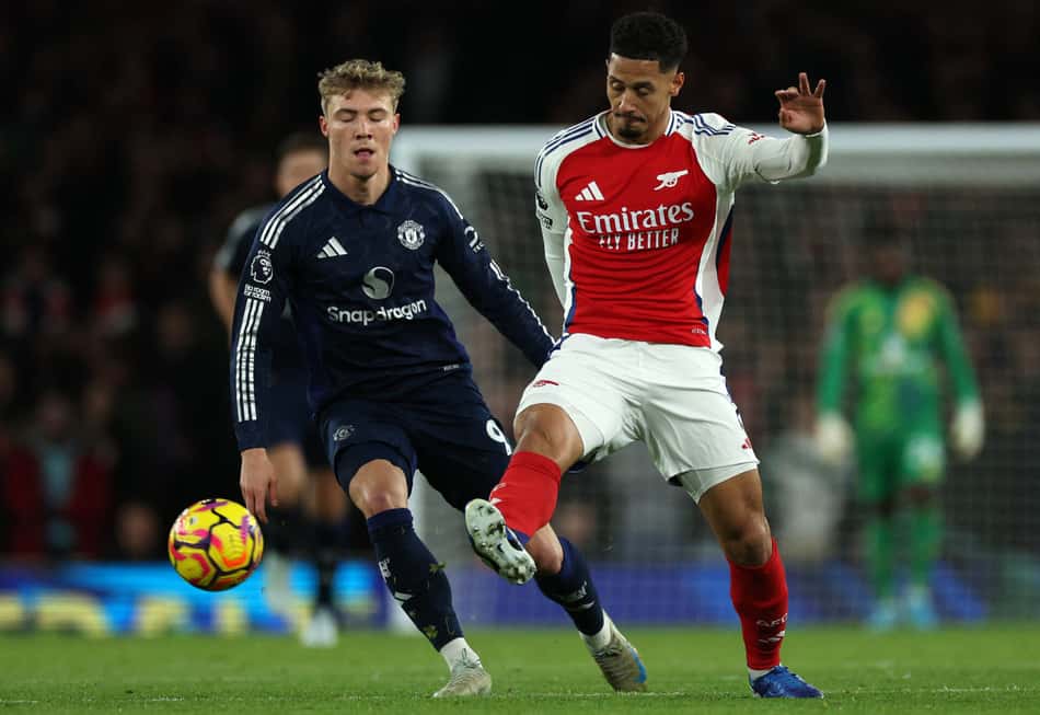 Manchester United e Arsenal é um dos principais jogos do futebol europeu neste final de semana (Foto: Adrian Dennis / AFP) 