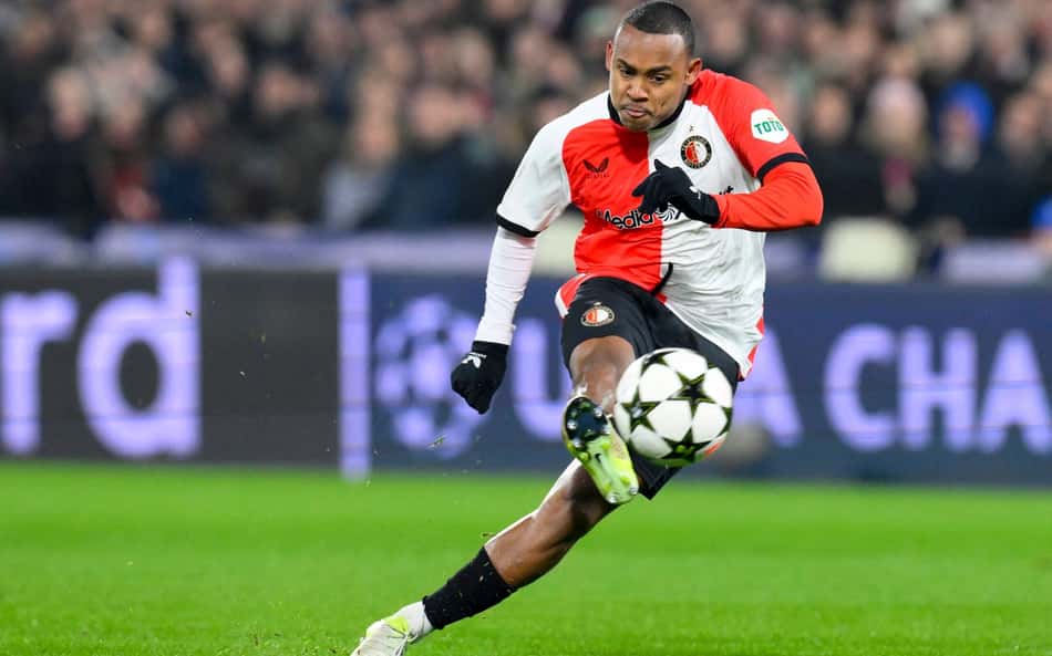 Líder de assistências, brasileiro faz golaço pelo Feyenoord na Champions