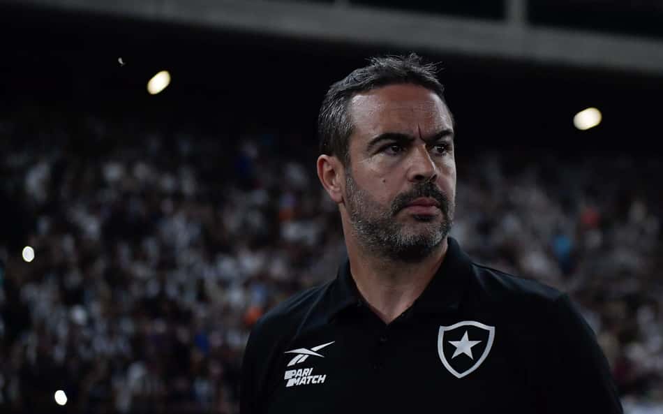 Jornalista cita arrogância de Artur Jorge em Botafogo x Pachuca: 'Sapecada vergonhosa'
