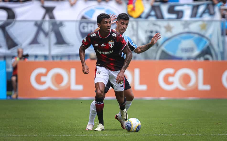 Luiz Gustavo detalha derrota do São Paulo e afirma:' Pensar no próximo ano'
